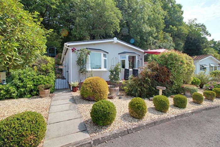 2 Bedroom Mobile/park Home For Sale In Hopeswood Park, Gloucester Road, Longhope, GL17