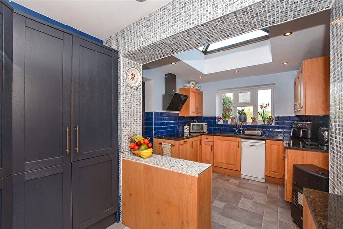 3 Bedroom Chalet For Sale In Warrington Road, Paddock Wood, Tonbridge, Kent, TN12