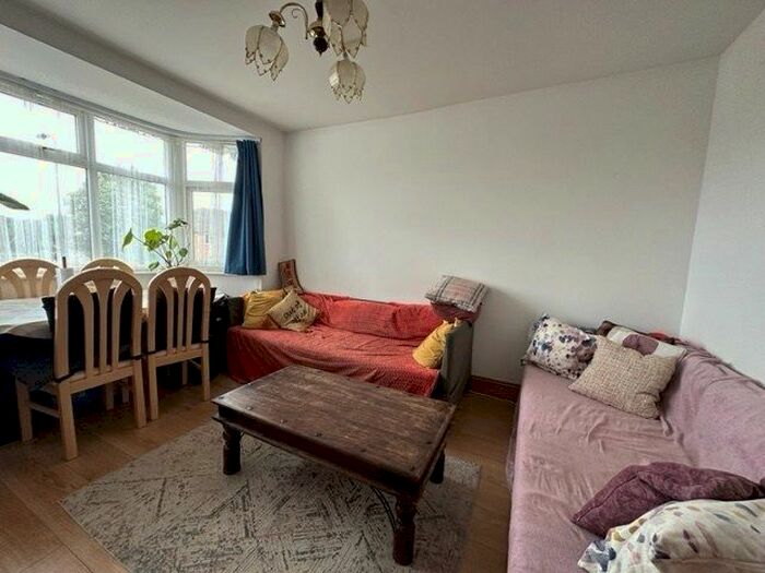 3 Bedroom Flat To Rent In Oldfield Lane North, Greenford, UB6