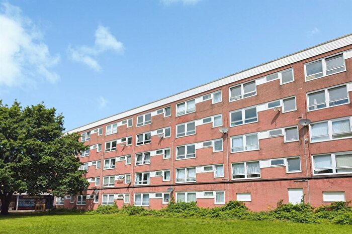 3 Bedroom Flat To Rent In Irving Road, Southampton, SO16