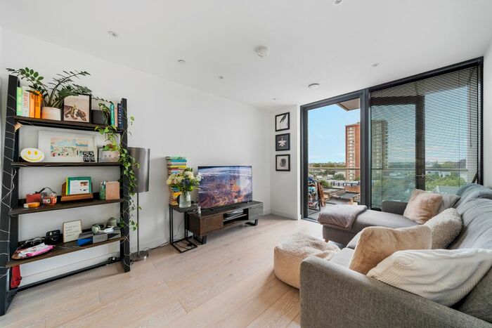 1 Bedroom Flat To Rent In Carriage House, City North Place, N4