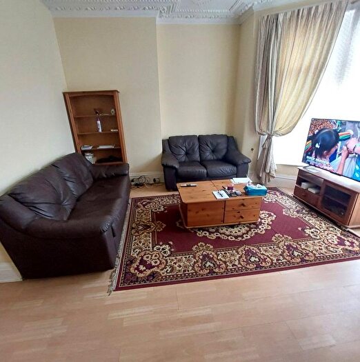 2 Bedroom Flat To Rent In Broomhill Road, Ilford, IG3