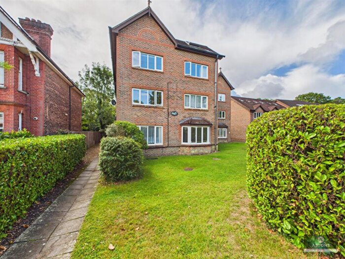 Studio To Rent In Perryfield Road, Crawley, RH11