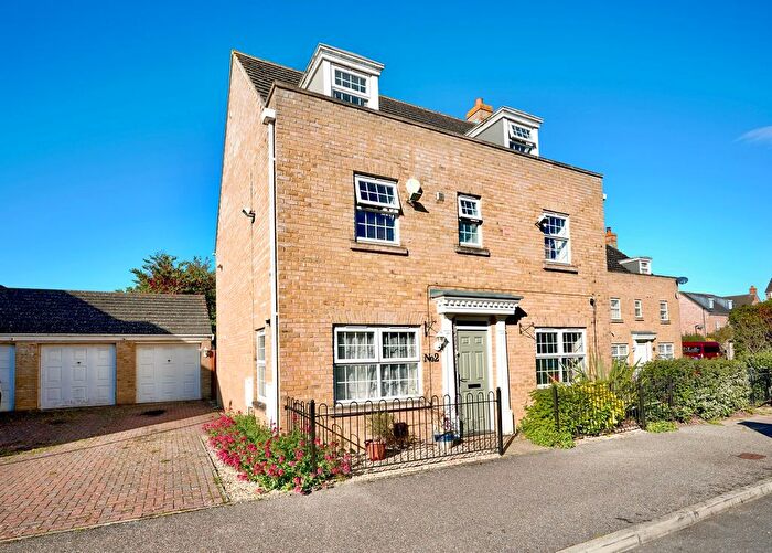 5 Bedroom Detached House For Sale In Robertson Way, Sapley, Huntingdon, PE28