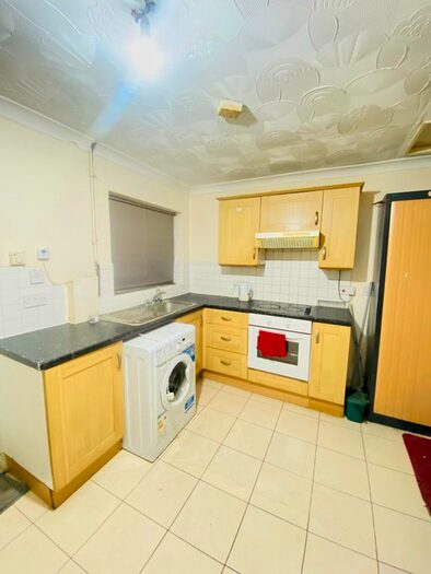 1 Bedroom Flat To Rent In Cardington Square, Hounslow, TW4