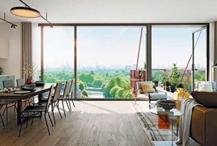 2 Bedroom Flat For Sale In High Street, Brentford, TW8