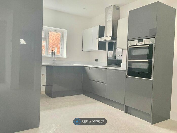 2 Bedroom Flat To Rent In Dowding Way, Bowerhill, Melksham, SN12