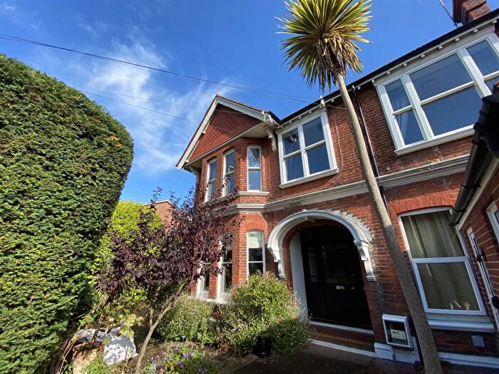 3 Bedroom Flat To Rent In Mill Road, Heene, Worthing, BN11