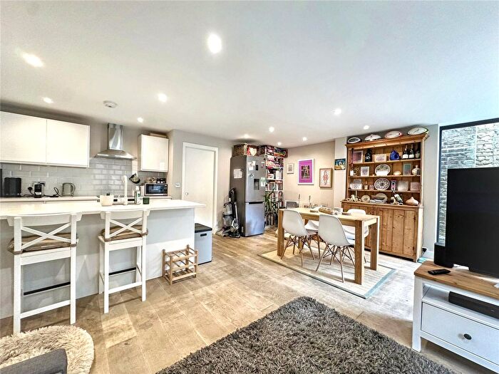 2 Bedroom Flat To Rent In Mattock Lane, West Ealing, Ealing, W13