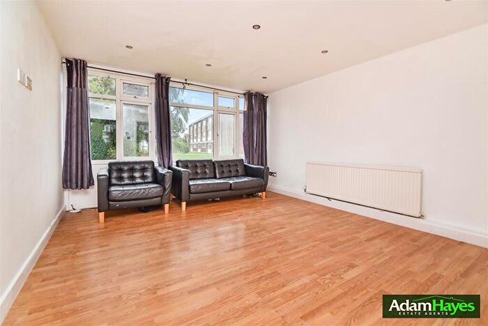2 Bedroom Apartment To Rent In Park Farm Close, East Finchley, N2