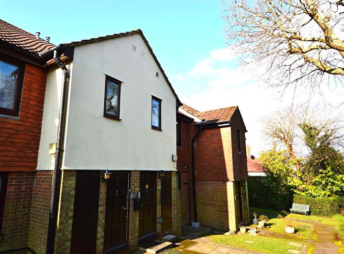 2 Bedroom Flat To Rent In St. Johns Road, St. Johns, Crowborough, TN6