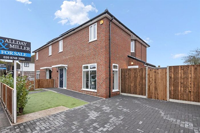 3 Bedroom Semi Detached House For Sale In Ash Grove, Hayes, UB3