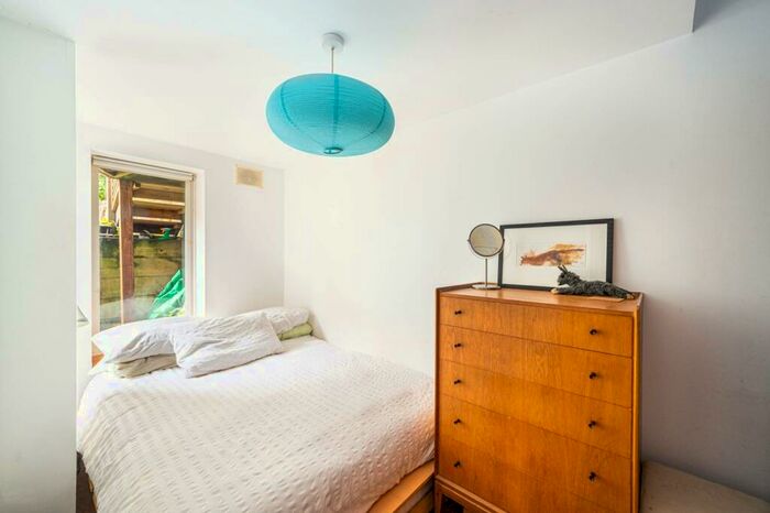 1 Bedroom Flat To Rent In Furlong Road, Holloway, Islington, London, , Highbury And Islington, London, N7