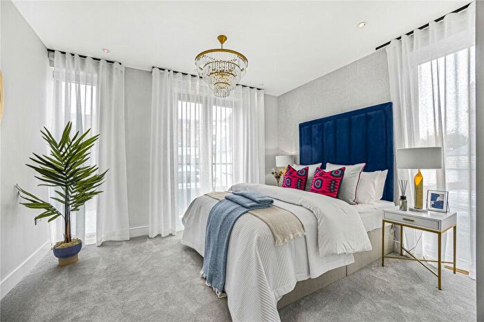 3 Bedroom Apartment For Sale In The Exchange, Parabola Road, Cheltenham, Gloucestershire, GL50