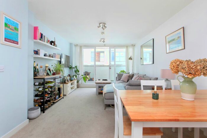 2 Bedroom Flat For Sale In Point Pleasant, Wandsworth, SW18