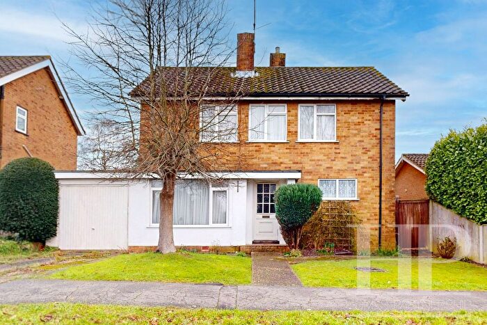 3 Bedroom Detached House For Sale In Grattons Drive, Crawley, RH10