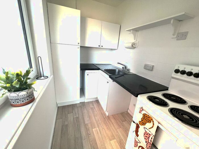 Apartment To Rent In Upperton Road, Eastbourne, BN21