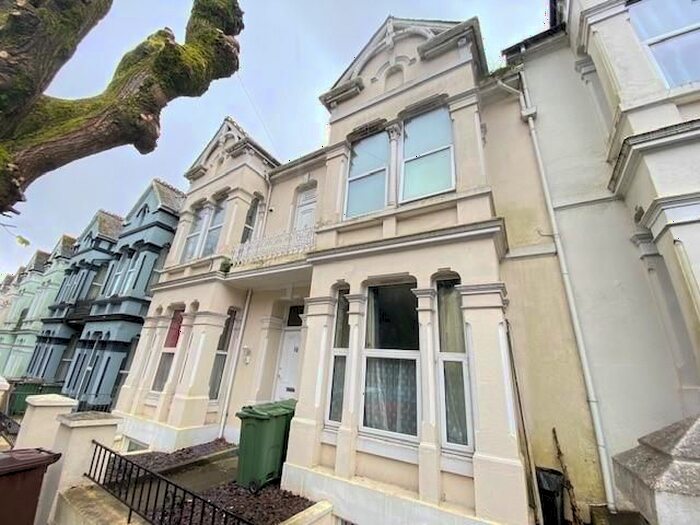 2 Bedroom Flat To Rent In Connaught Avenue, Plymouth, PL4