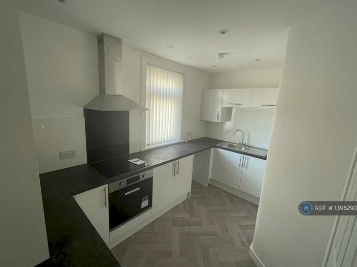 2 Bedroom Flat To Rent In Stark Avenue, Camelon, Falkirk, FK1