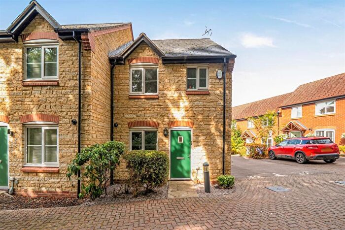 3 Bedroom Semi Detached House For Sale In Lime Kiln Close, Silverstone, NN12