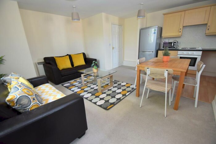 2 Bedroom Flat To Rent In Parklands, Caerphilly Road, Llanishen, Cardiff, CF14