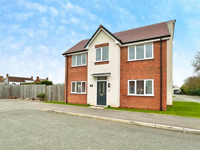 3 Bedroom Detached House For Sale In Royal Oak Drive, Studley, B80