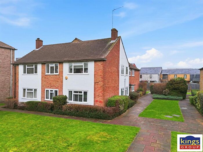 1 Bedroom Flat For Sale In Bridle Close, Enfield, EN3