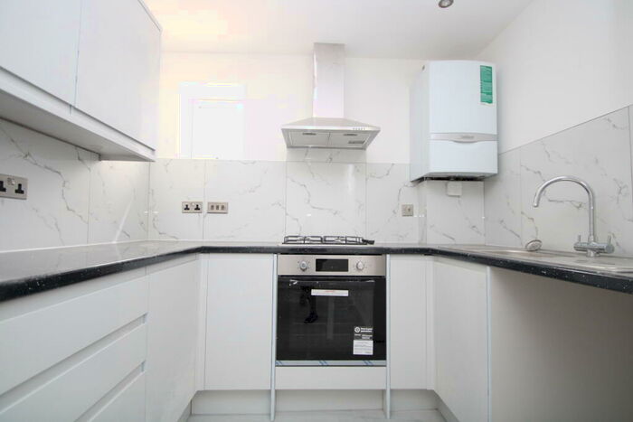 3 Bedroom Flat To Rent In Brighton Road, CR2