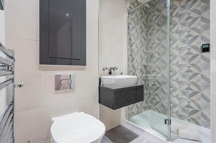 3 Bedroom Semi-Detached Villa For Sale In Slateford Road, Bishopton, PA7