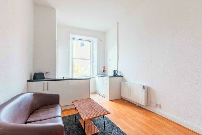 2 Bedroom Flat To Rent In L &# Montpelier, Edinburgh, EH10