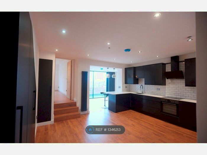 2 Bedroom Flat To Rent In London, London, N8