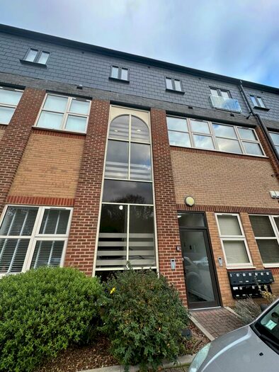 1 Bedroom Flat To Rent In Soothouse Spring, St Albans, AL3