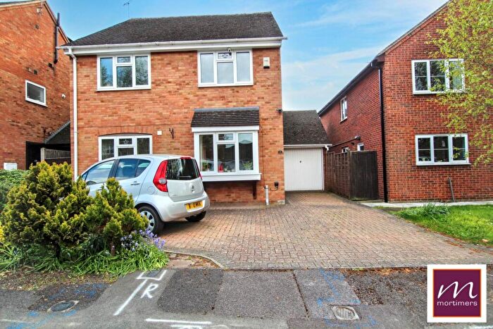 5 Bedroom Detached House For Sale In Walnut Close, Aylesbury, HP22