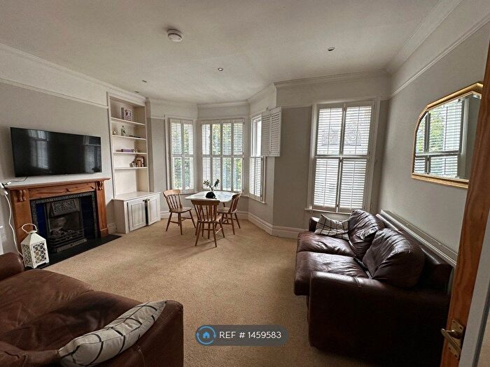 3 Bedroom Flat To Rent In Wandsworth, London, SW18