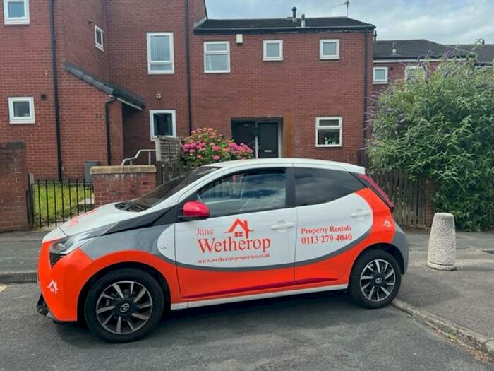 3 Bedroom Town House To Rent In Cross Ingram Road, Leeds, West Yorkshire, LS11