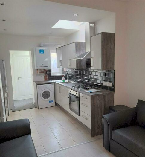 6 Bedroom Terraced House To Rent In Winnie Road, Selly Oak, Birmingham, B29