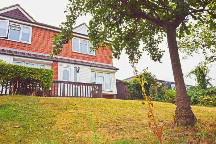 2 Bedroom End Of Terrace House To Rent In Brompton Hill, Chatham, ME4