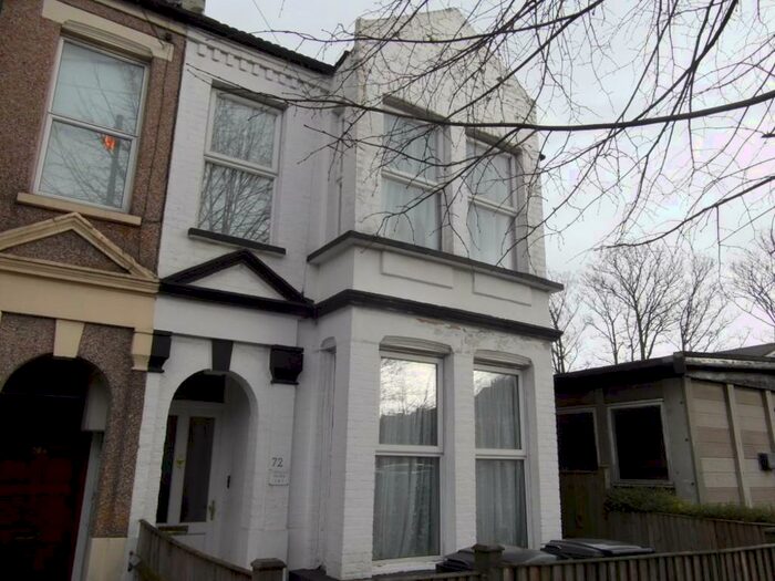 3 Bedroom Flat To Rent In Spring Lane, Woodside, London, SE25