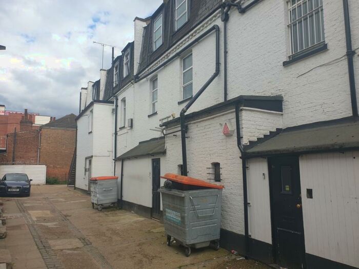 1 Bedroom Flat To Rent In Oakleigh Mews, Whetstone, N20