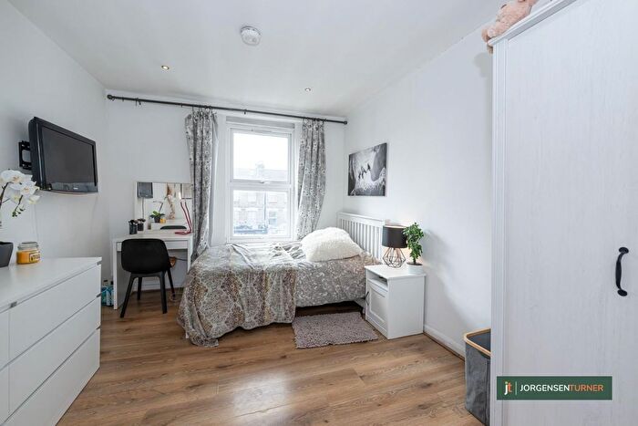 2 Bedroom Flat To Rent In Uxbridge Road, Shepherds Bush, W12