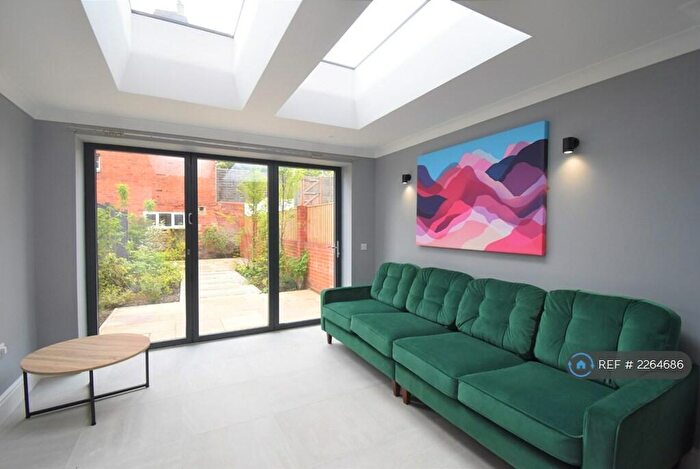 3 Bedroom Flat To Rent In Addington Road, Reading, RG1