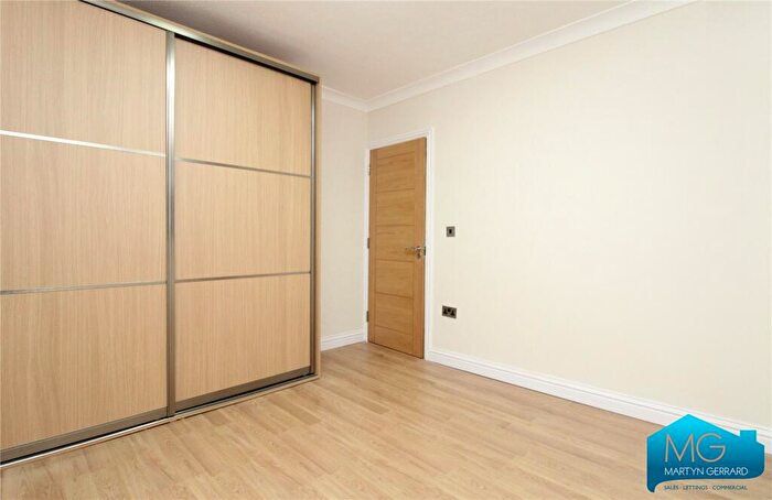 5 Bedroom Semi-Detached House To Rent In Wickliffe Avenue, London, N3