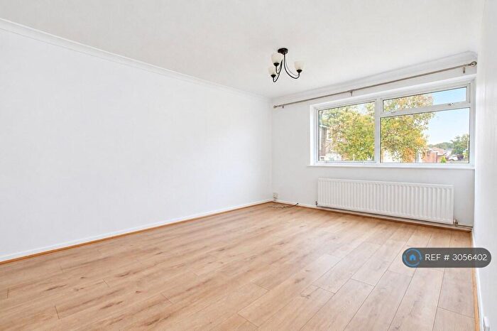 2 Bedroom Maisonette To Rent In Hamwick Green, Chatham, ME5