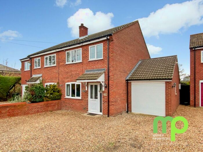 3 Bedroom Semi-Detached House For Sale In Maltings Way, East Harling, NR16