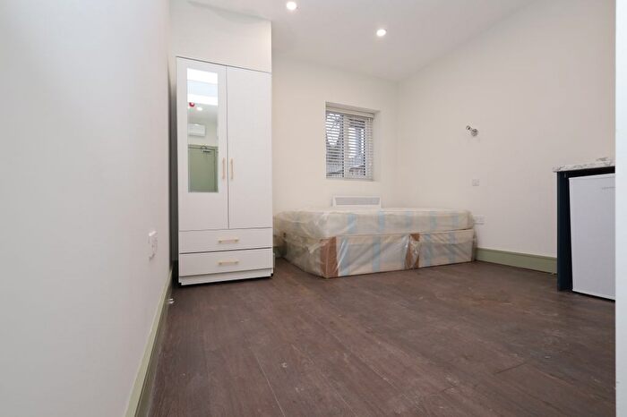 Studio To Rent In Sudbury Heights Avenue, Greenford, UB6