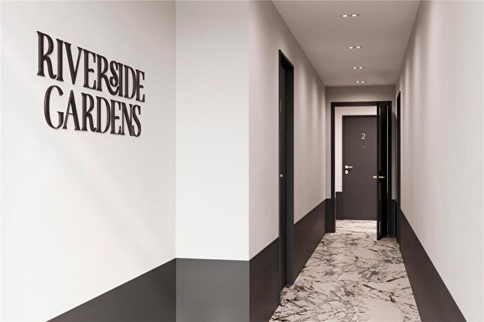 1 Bedroom Flat For Sale In Jubilee Gardens, Oatlands Drive, Weybridge, KT13