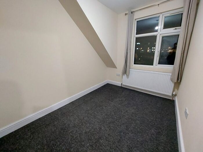 2 Bedroom Flat To Rent In Woodford Avenue, Ilford, IG2