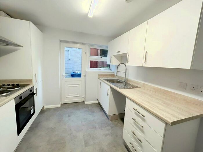 2 Bedroom Flat To Rent In St. Quentin Close, Derby, Derbyshire, DE22