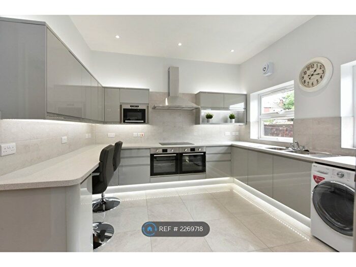 6 Bedroom Semi-Detached House To Rent In Burscough Street, Ormskirk, L39