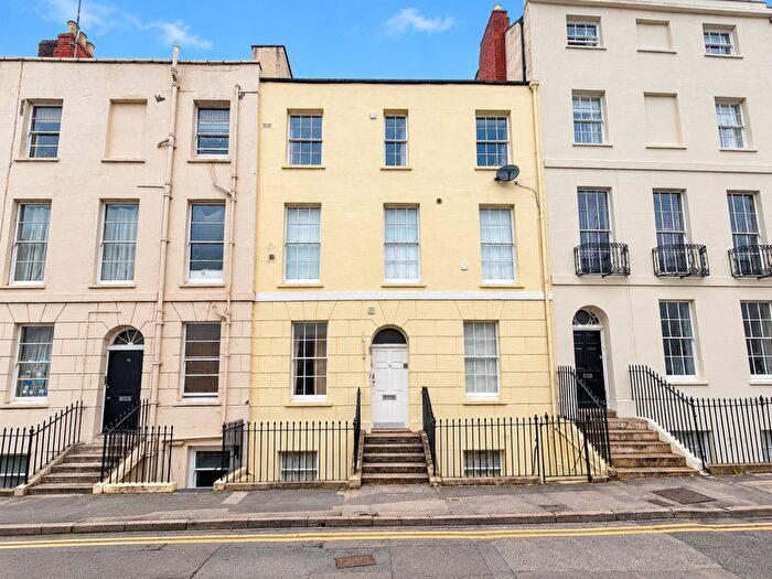 2 Bedroom Flat For Sale In Flat - Grosvenor Street, Cheltenham, GL52
